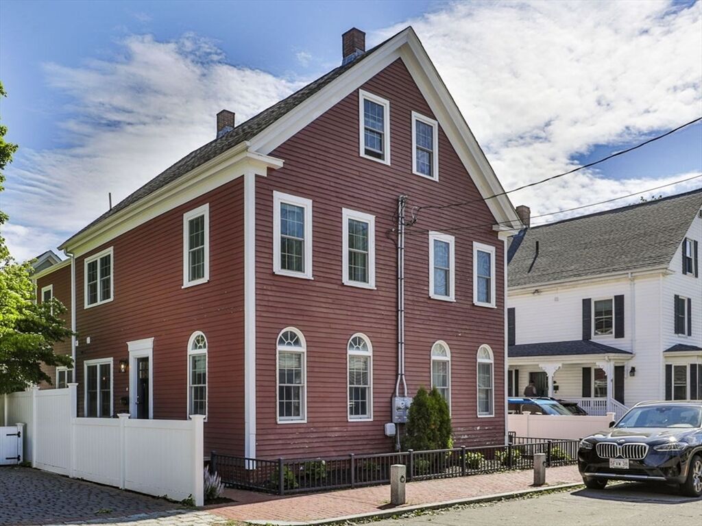 Property Photo:  7 Hancock Street 1  MA 01950 