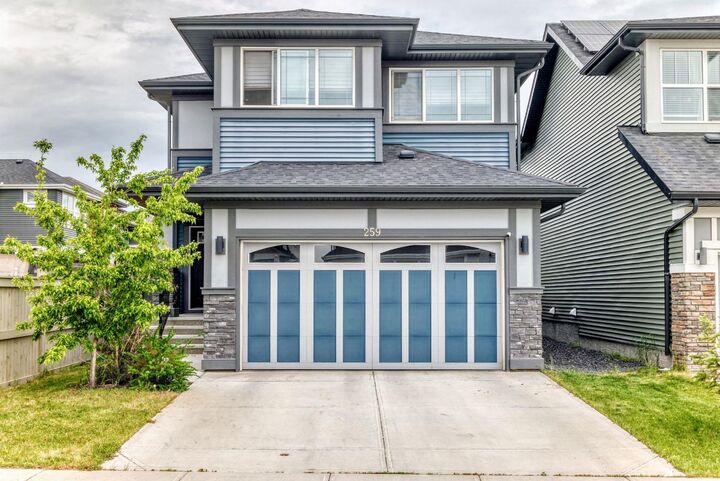 259 Kingfisher Crescent SE — photo 1