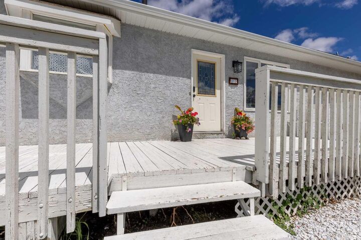 Property Photo: 593 3 Avenue W AB T0K 0K0