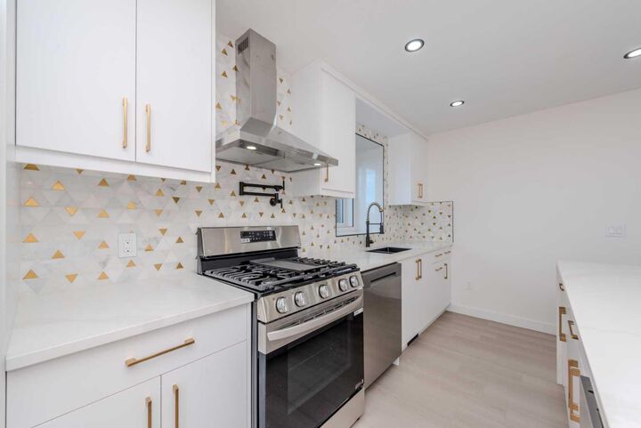 93 Coral Reef Crescent NE — photo 1