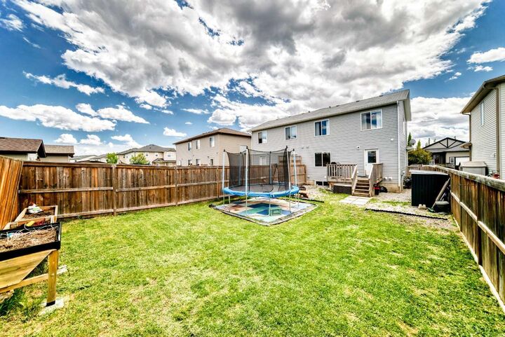 Property Photo:  1552 McAlpine Street  AB T0M 0N0 