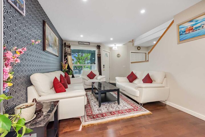 Property Photo:  7820 Laguna Way NE  AB T1Y 7G8 