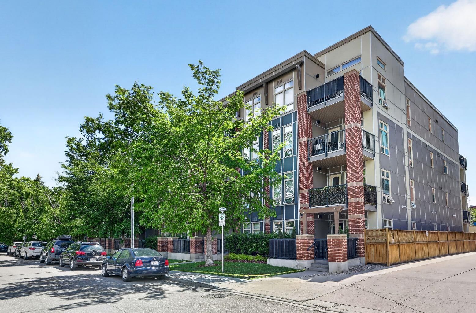 Property Photo:  323 20 Avenue SW 117  AB T2S 2G5 