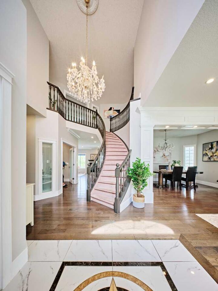 Property Photo:  605 Hamptons Drive NW  AB T3A 6A2 