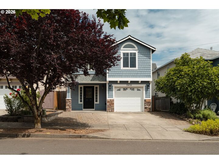 Property Photo: 7870 SE Springwater Dr OR 97206