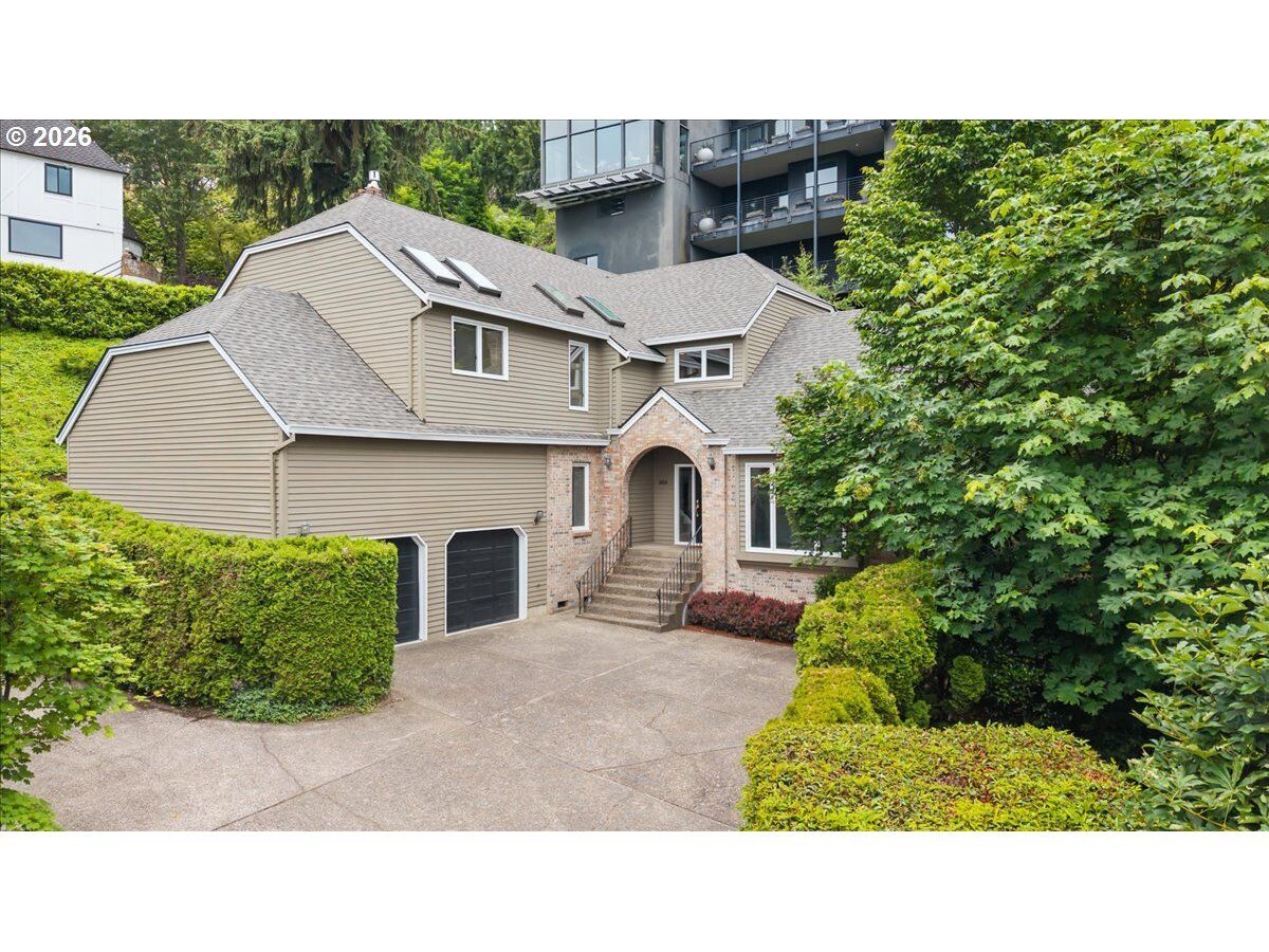 Property Photo: 2920 NW Shenandoah Ter OR 97210