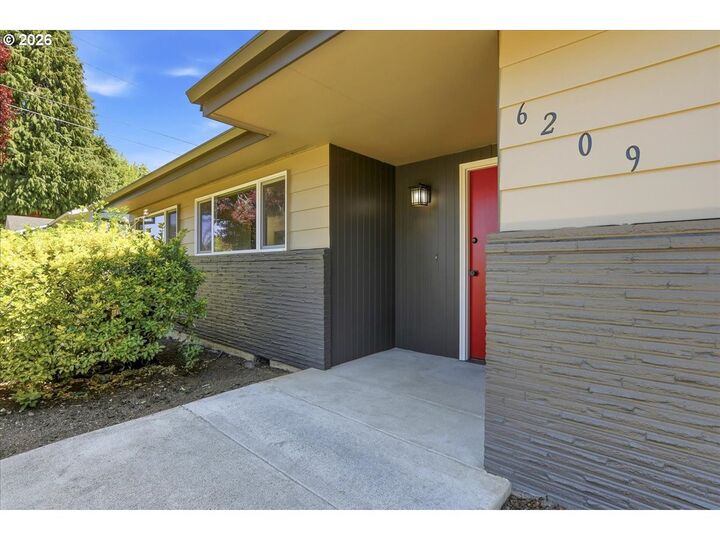 Property Photo:  6209 Idaho St  WA 98661 