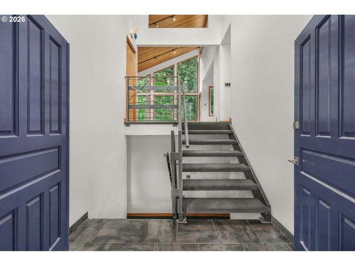 Property Photo:  755 SW Chestnut St  OR 97219 