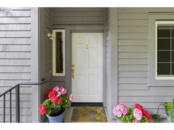Property Photo:  123 3rd St  OR 97034 