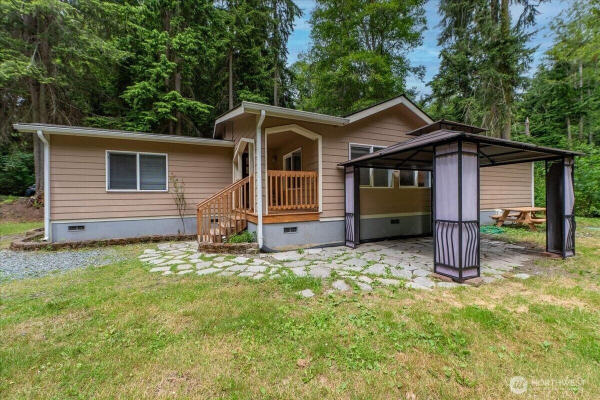 Property Photo:  2579  Green Acres Lane  WA 98277 