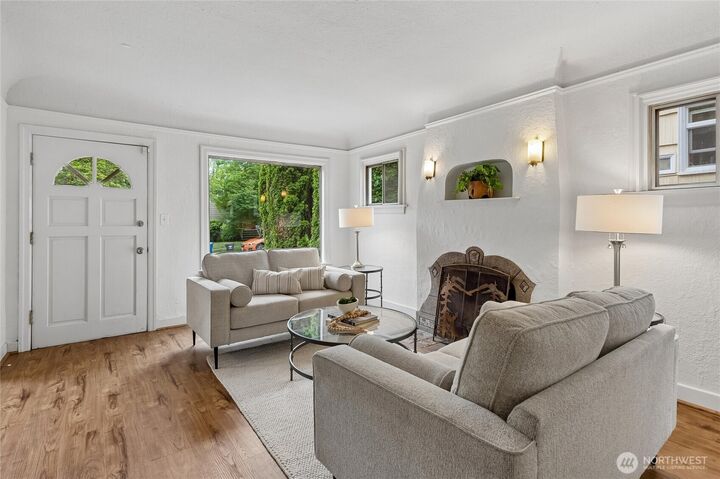 Property Photo:  346 NE 58th Street  WA 98105 