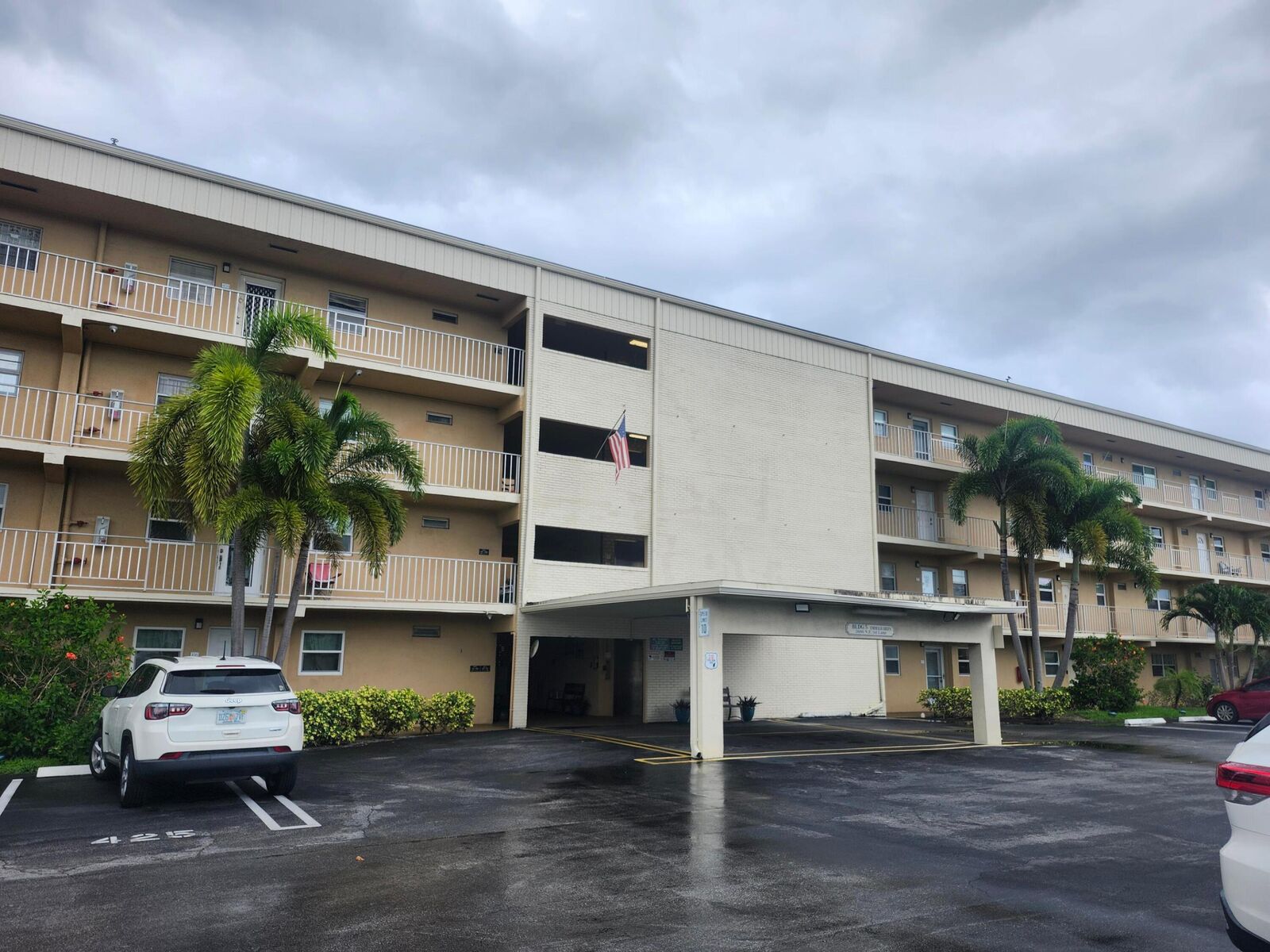 Property Photo: 2600 NE 1st Lane 402 FL 33435