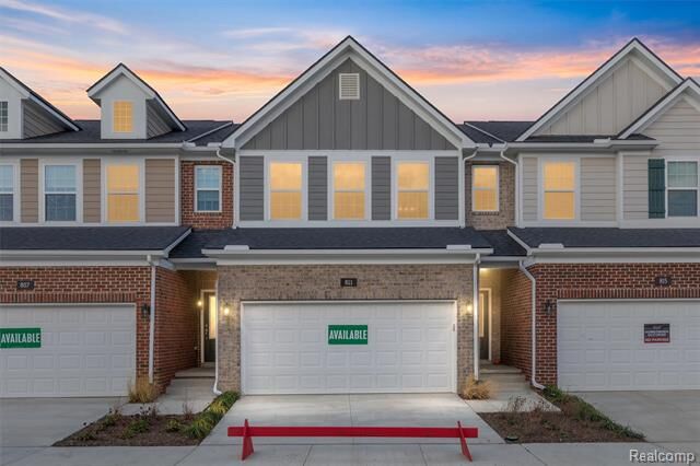 Property Photo: 811 Balmoral Ln MI 48085