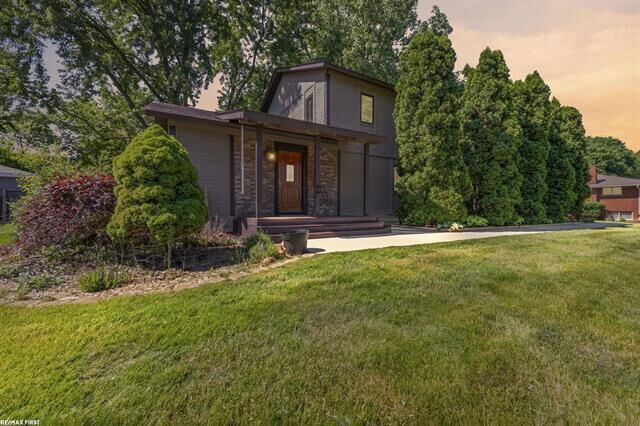 Property Photo:  38661 Jahn Street  MI 48152 