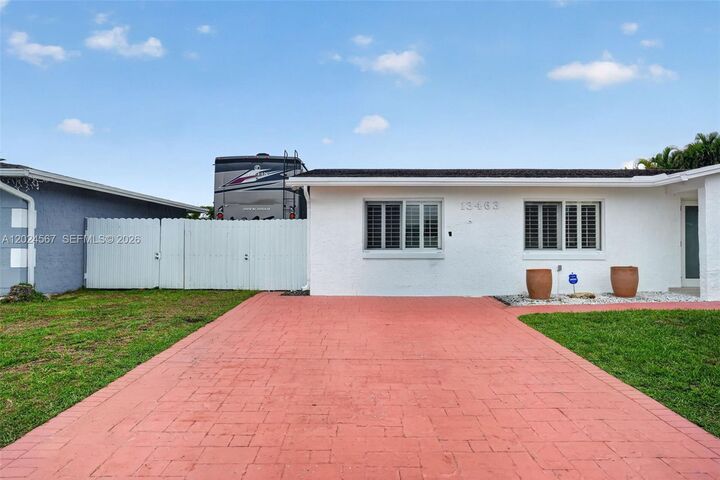 Property Photo: 13463 SW 66th Ter FL 33183