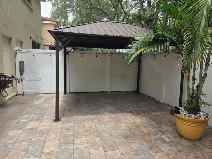 Property Photo: 17113 SW 38th St FL 33027