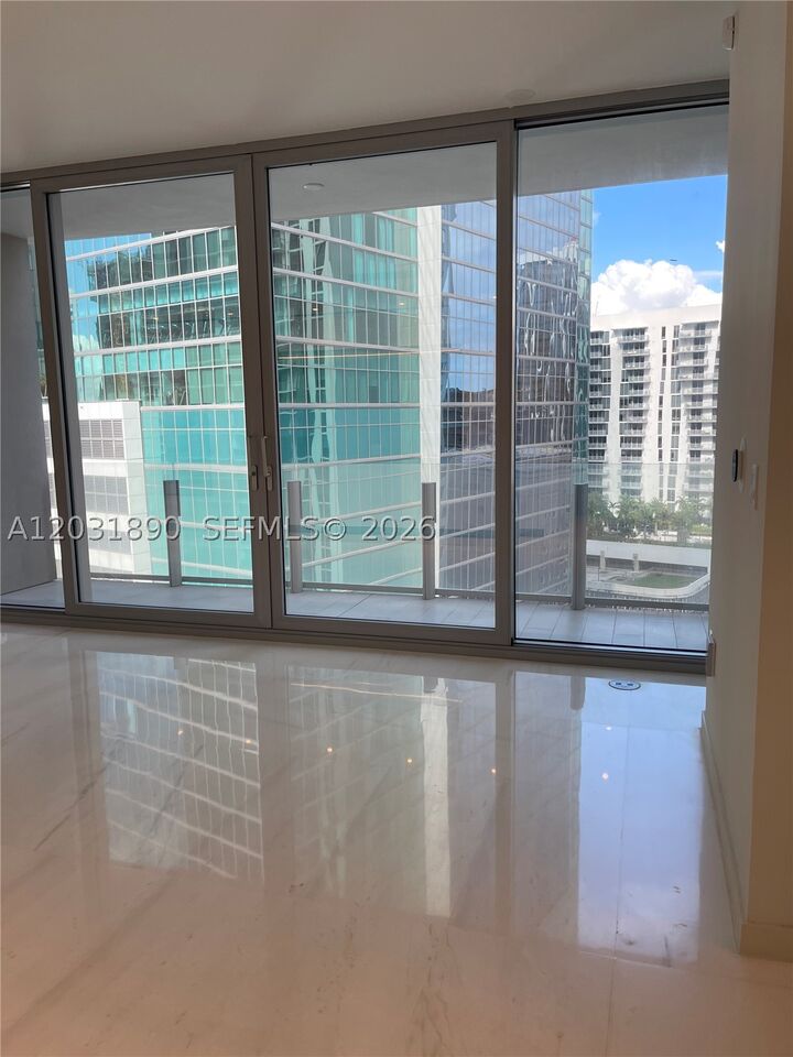 Property Photo: 300 Biscayne Blvd Way 2008 FL 33131