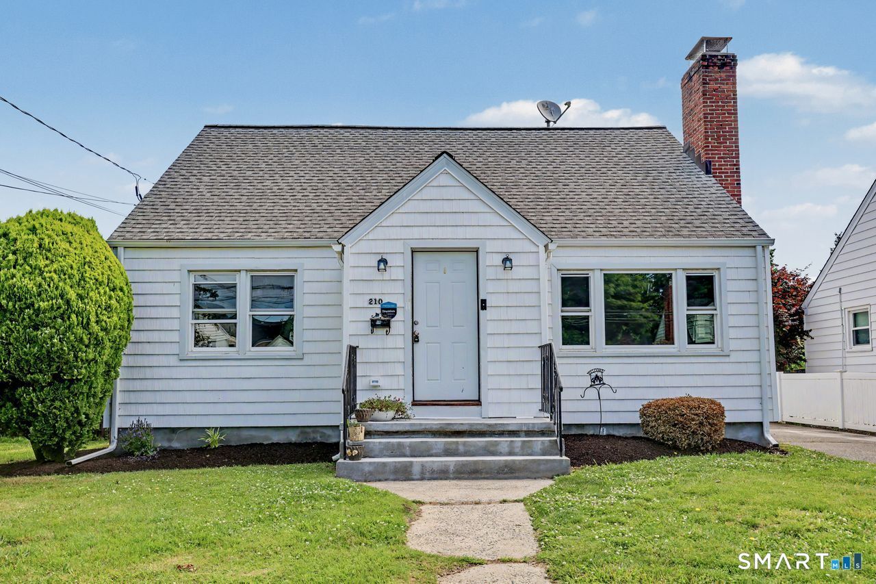 Property Photo: 210 Stratfield Place CT 06606