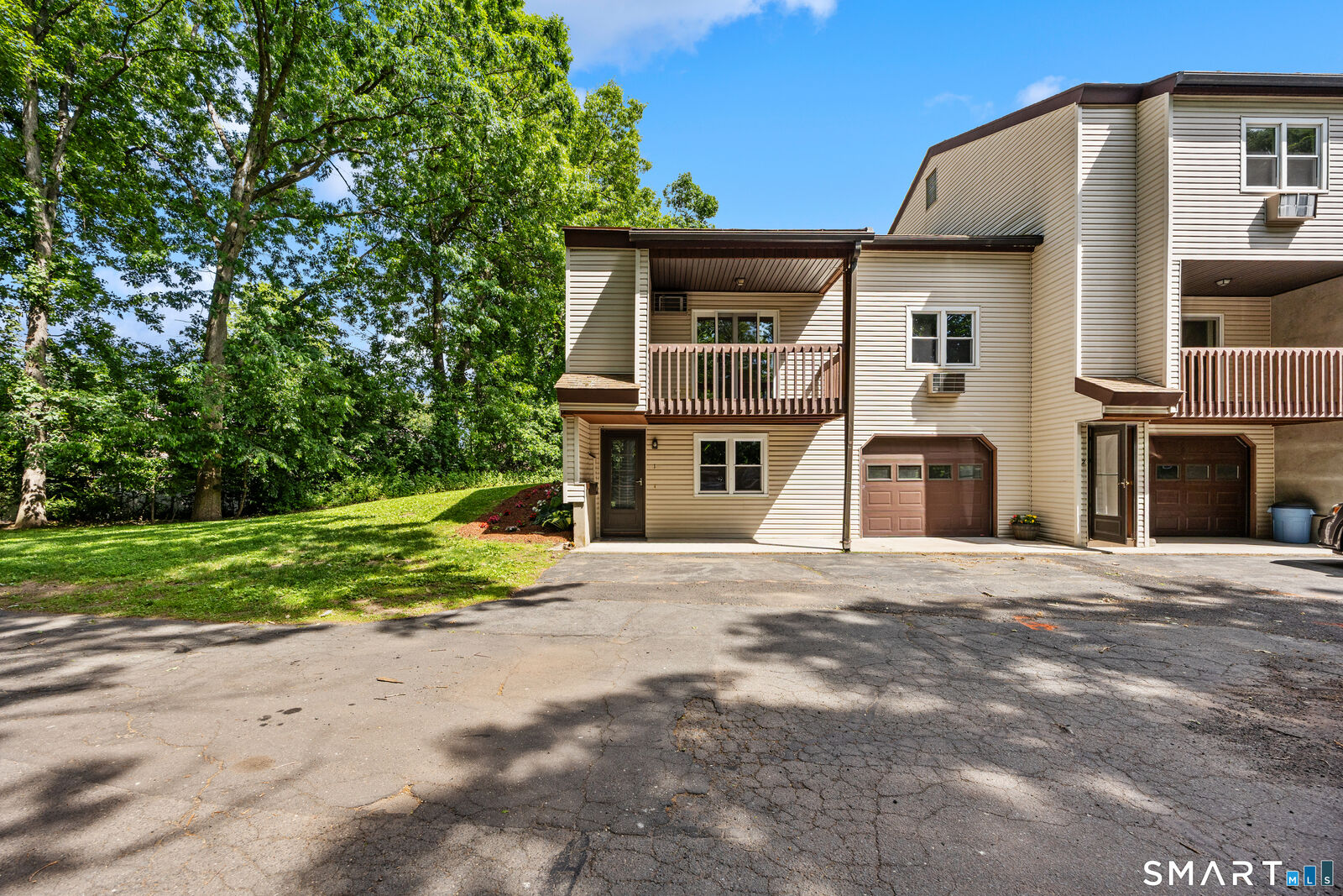 Property Photo: 23 Hart Place 1 CT 06062