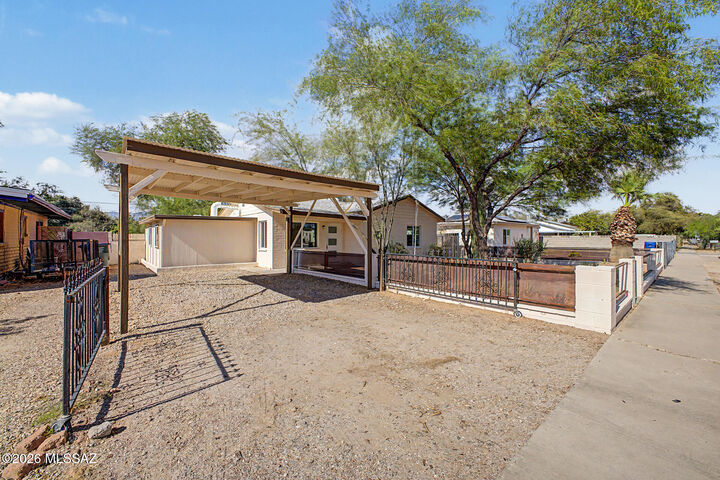 Property Photo: 4321 E Eastland Street AZ 85711