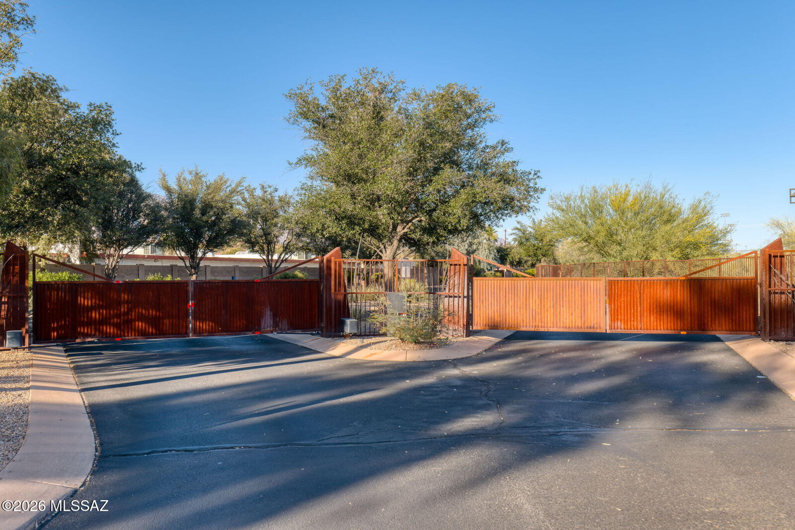 Property Photo: 263 E Croydon Park Road AZ 85704