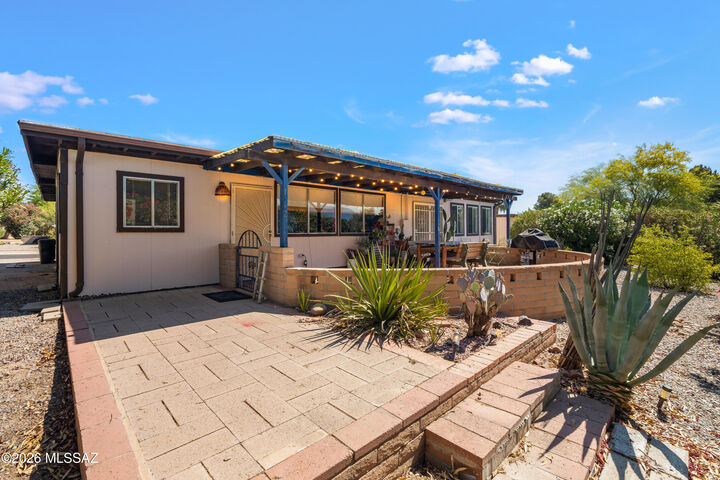 Property Photo:  112 E La Grosella  AZ 85614 