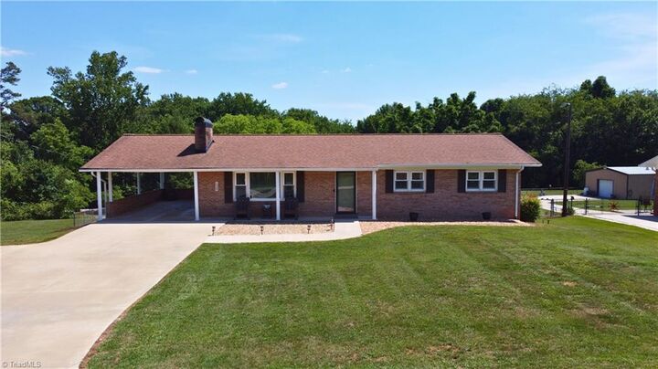Property Photo:  1458 Cartpath Road  NC 28659 