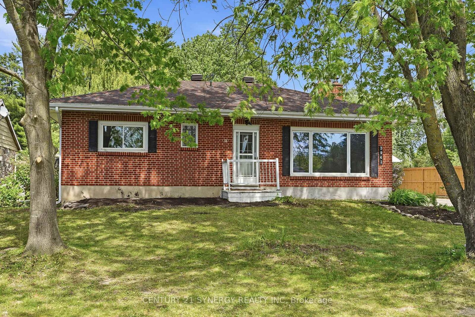 Property Photo:  3941 Shirley Avenue  ON K1V 1H4 