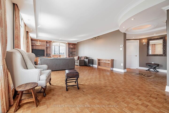 Property Photo: 423 Avenue Road 13 ON M4V 2H7