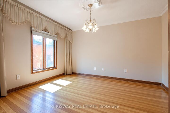 Property Photo:  27 Mulholland Avenue  ON M6A 2S1 