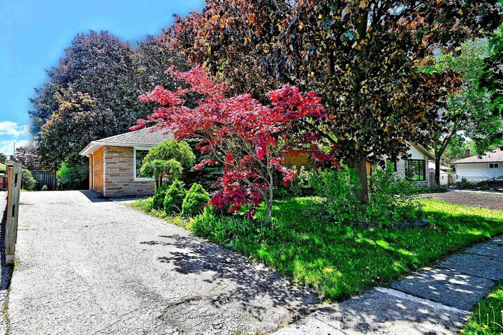 6 Raylawn Crescent — photo 1