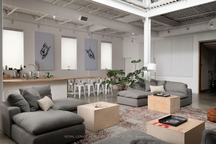 Property Photo: 1 Roof Garden Lane ON M6H 1R2