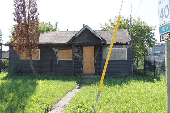 Property Photo:  127 Robins Avenue  ON L8H 4N5 