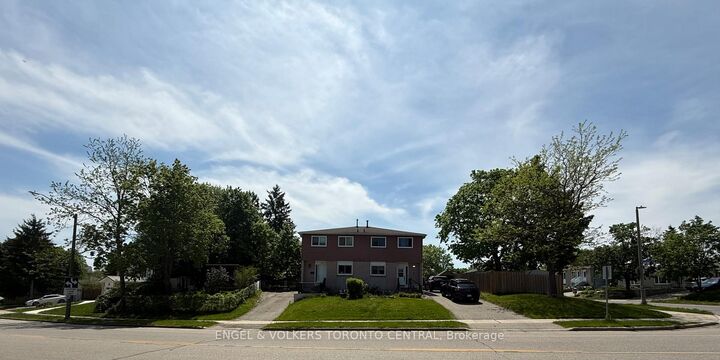 689 College Avenue W — photo 1