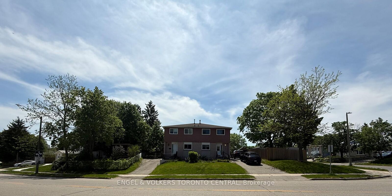 Property Photo:  689 College Avenue W  ON N1G 2Y2 