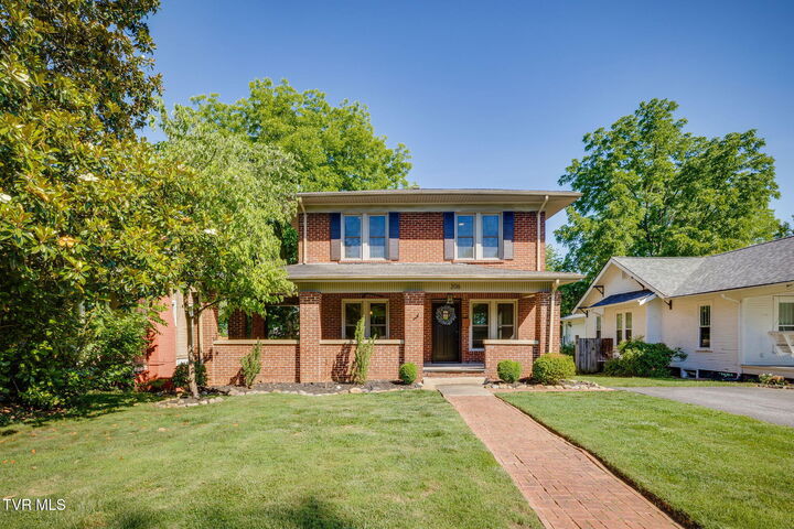 Property Photo: 206 East 9th Avenue TN 37601