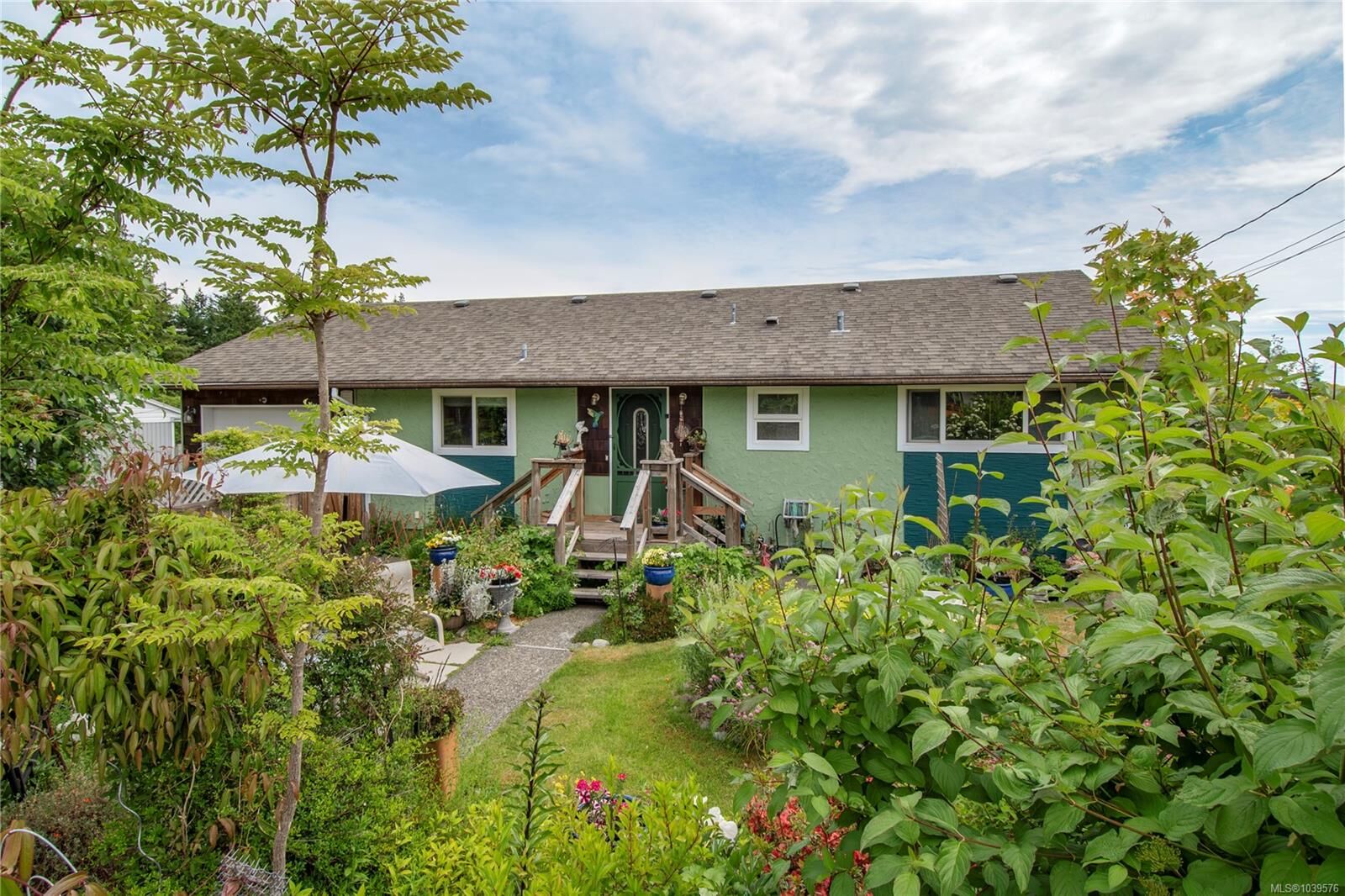 Property Photo:  371 McLean St  BC V9W 2M7 