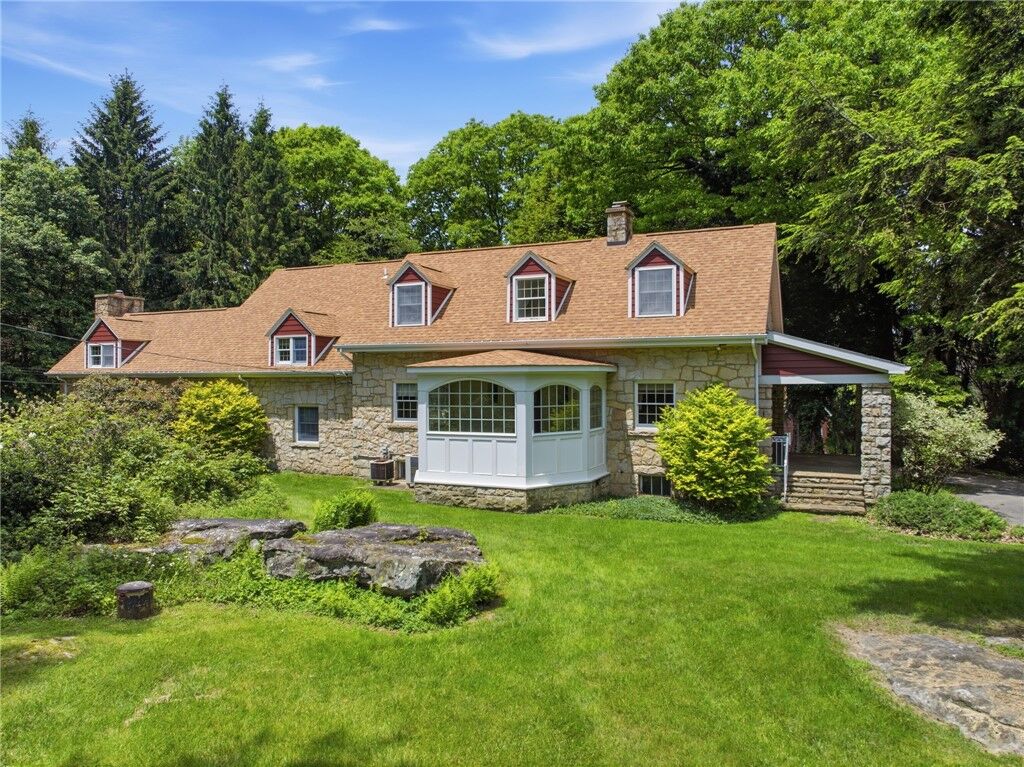 Property Photo:  2541 Springfield Pike  PA 15425 