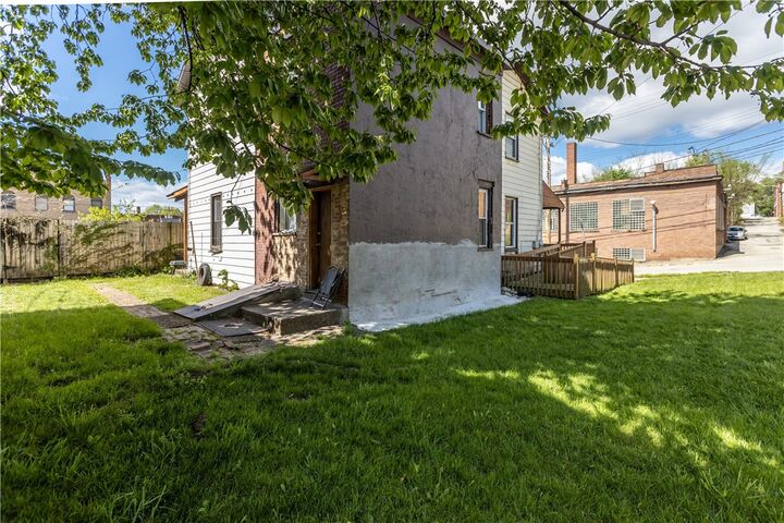 Property Photo: 1008 Coal St PA 15221