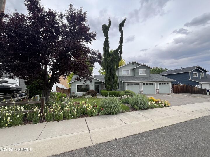 Property Photo: 1603 W Orchard Ave WA 98942