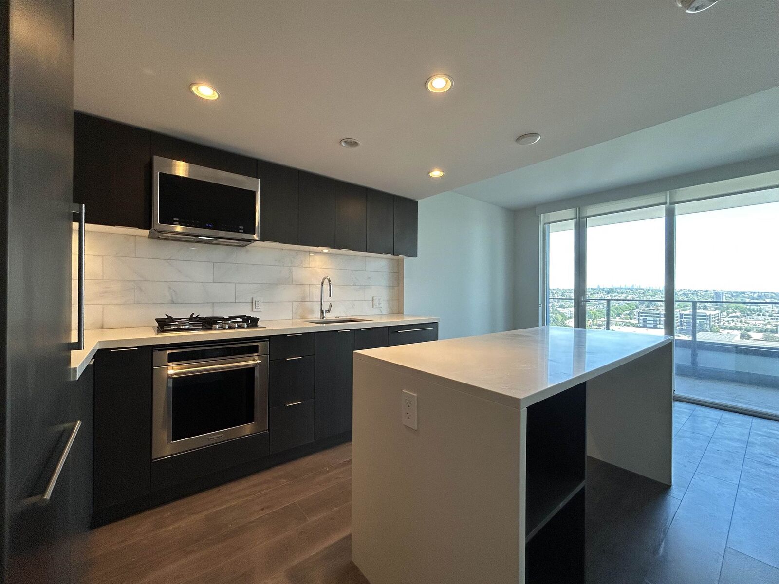 Property Photo: 8189 Cambie Street 1606 BC V6P 0G6