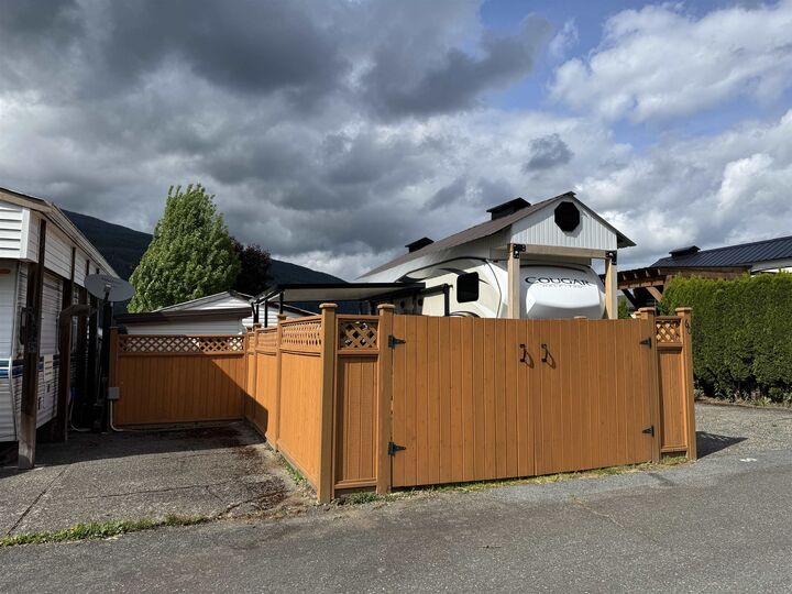 Property Photo: 1436 Frost Road 60 BC V2R 4X8