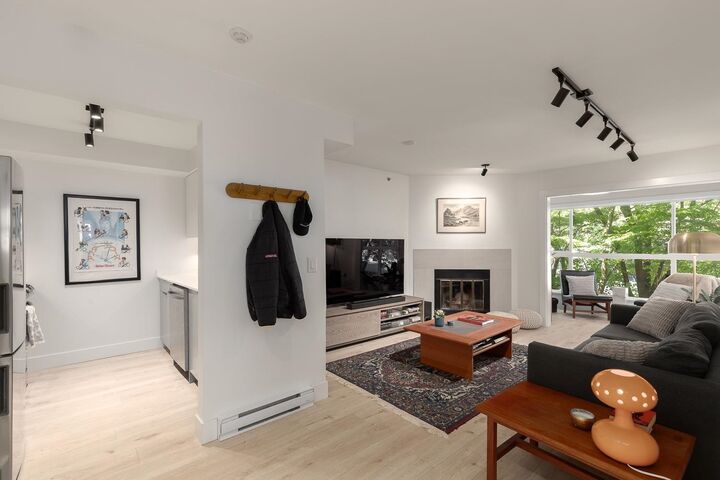 Property Photo:  2272 Dundas Street 203  BC V5L 1J8 
