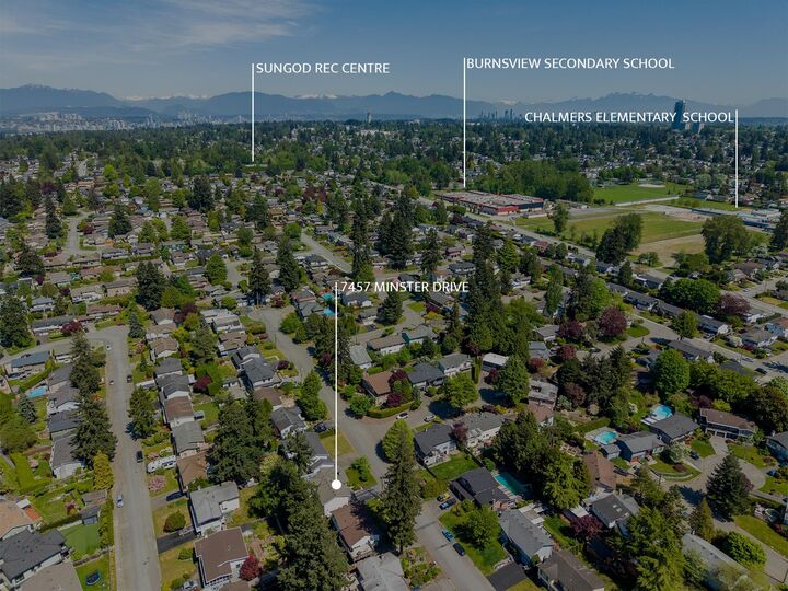 Photo de la propriété: 7457 Minster Dr. West BC V4C 4L8
