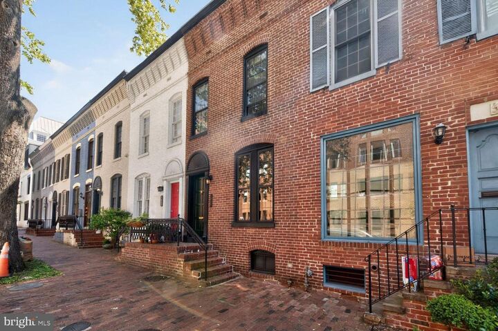 Property Photo:  1025 30th Street NW  DC 20007 