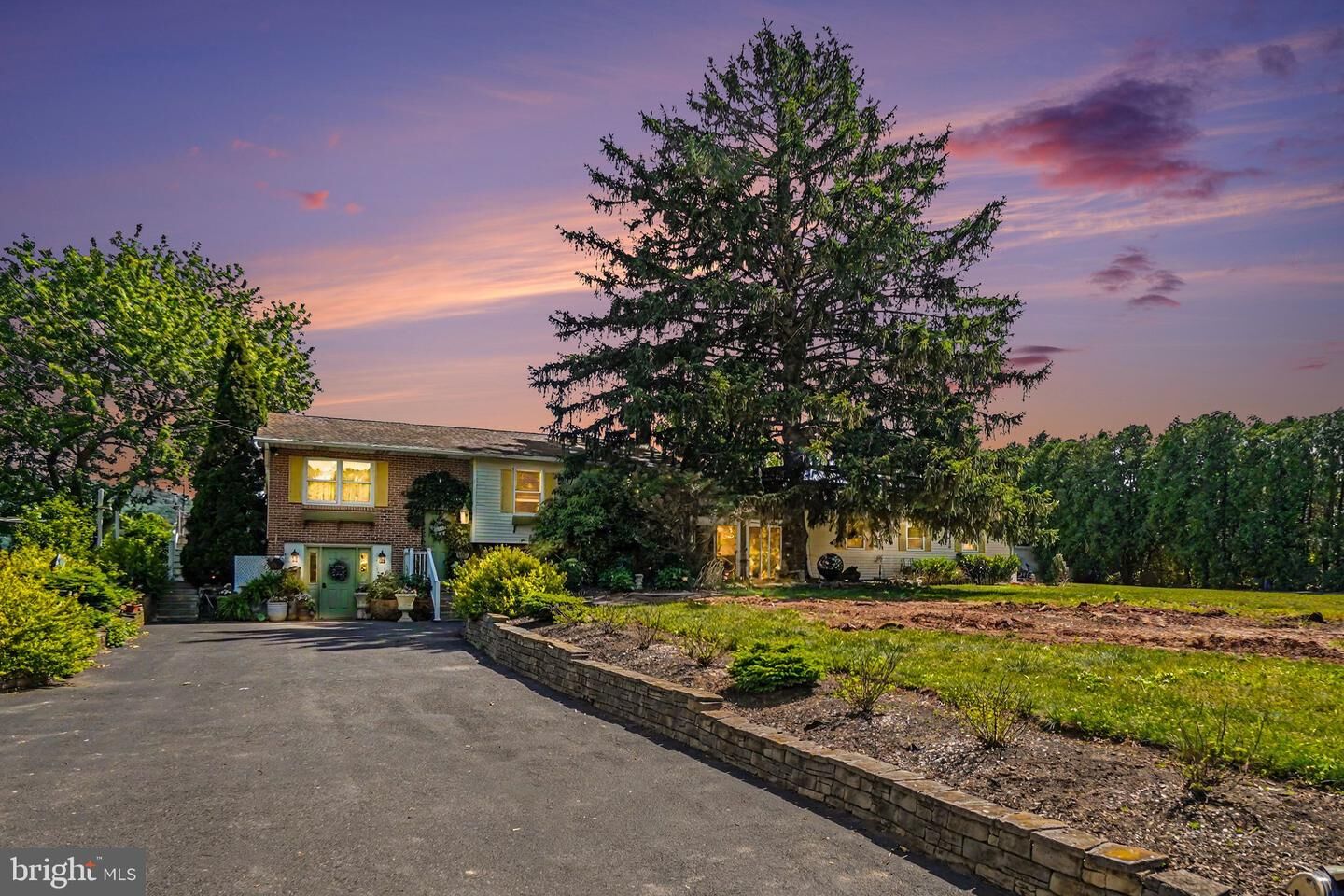 Property Photo:  33 Williams Street  PA 17032 