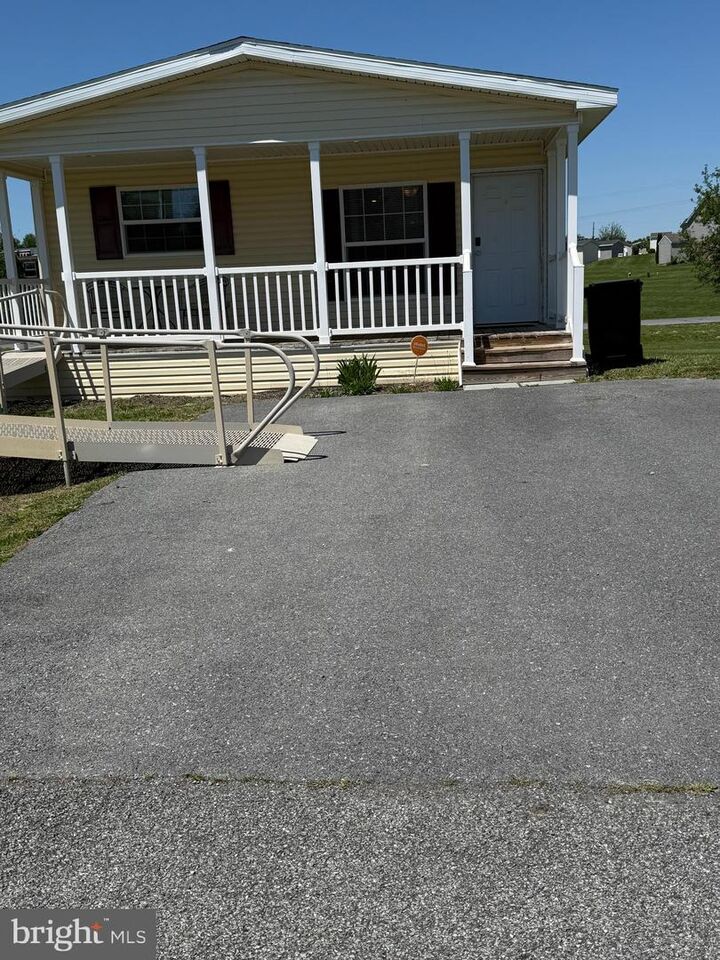Property Photo: 105 Chamberlain Court VA 22603