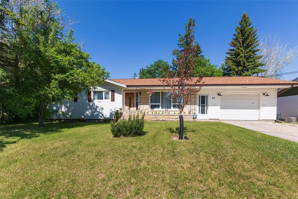 Property Photo: 45 Desautel Street MB R5H 1B9