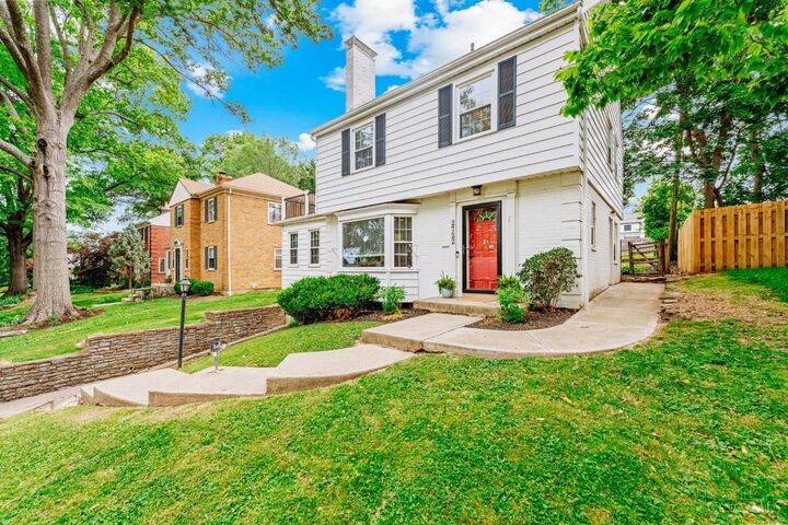 Property Photo:  2722 Ridgewood Avenue  OH 45213 