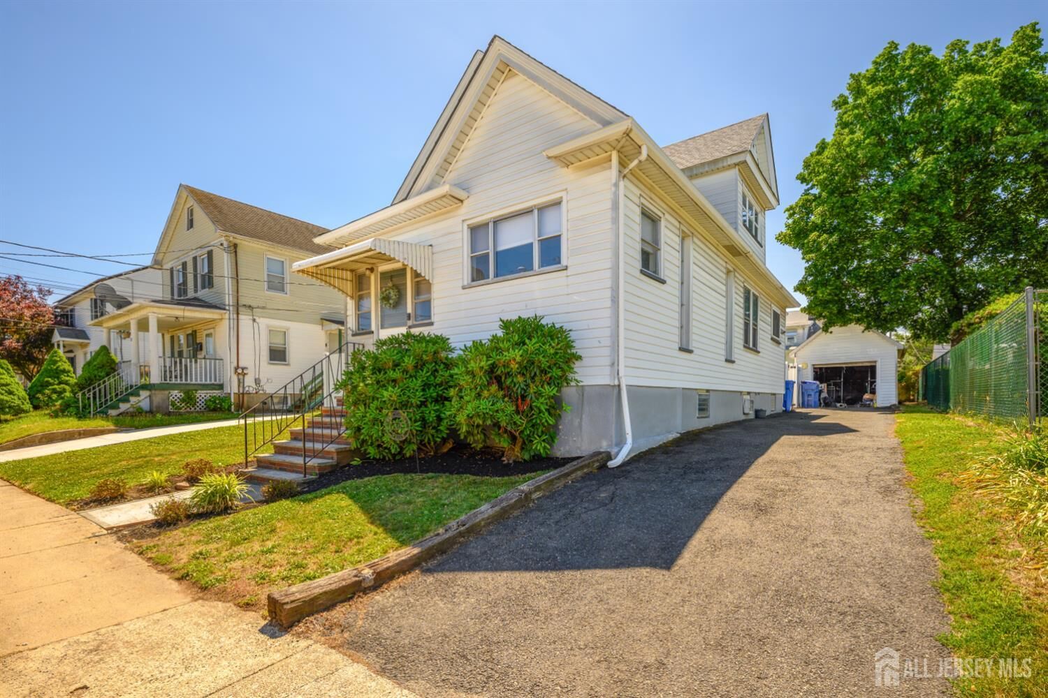 Property Photo:  10 Beechwood Place  NJ 08902 